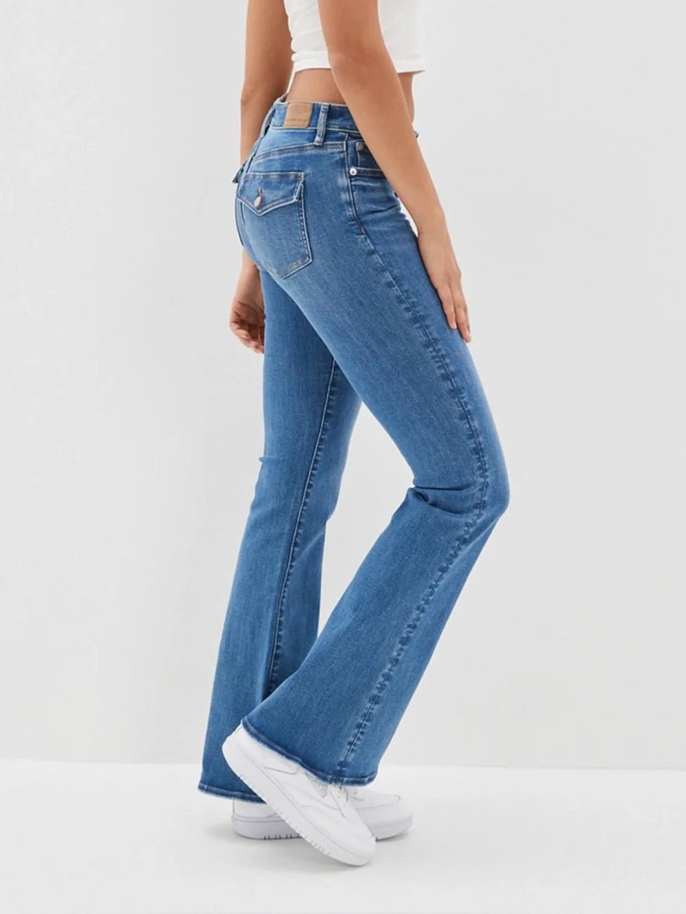 AMERICAN EAGLE Low Rise Flare Jean